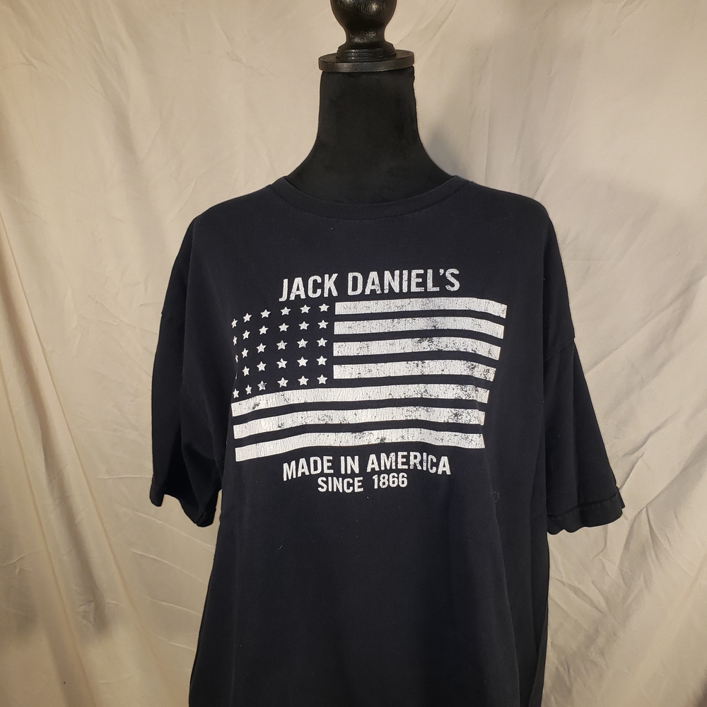 Jack Daniels Women's Black Short-Sleeve Tee with White Flag Graphic XL